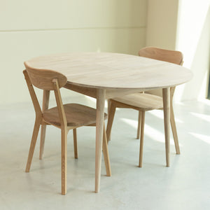 NordicStory Conjunto mesa de madera maciza Escandi 3 y dos sillas ISKU