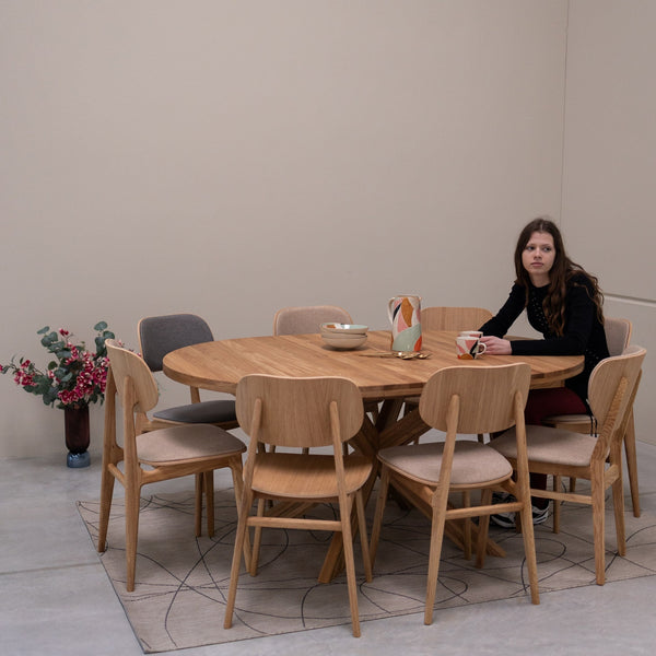 Mesa de comedor redonda y extensible de madera maciza de roble Holger | NordicStory