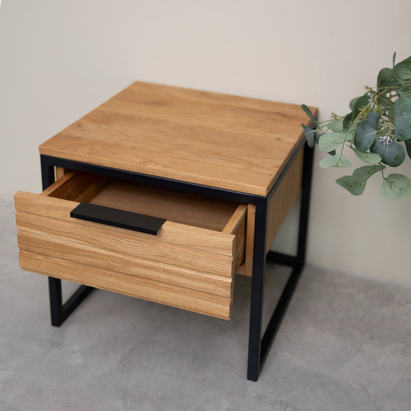 Mesita de noche de madera maciza de roble Runa | NordicStory