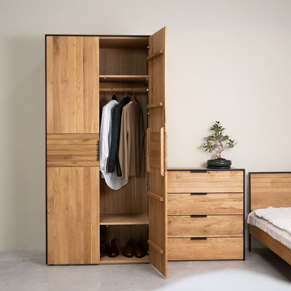 Armario con 2 puertas de madera maciza roble Runa | NordicStory