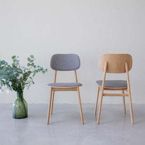 Pack de 2 o 4 Sillas de Comedor Varde, Estructura de Madera Maciza de Roble, Tapizado | NordicStory