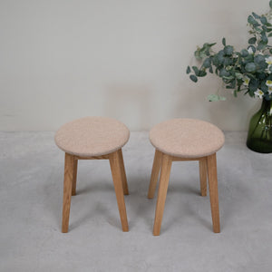 Pack de 2 o 4 Taburetes de Comedor de Madera Maciza Diana, tapizado | NordicStory
